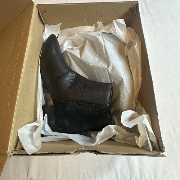 Women's Clarks Ellanie Vibe BootBlack Leather‎ Size9.5 $140 Retail NIB